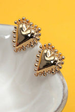 Load image into Gallery viewer, SPIKE EDGE GOLD HEART STUD EARRINGS | 80E6735
