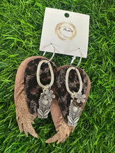 Load image into Gallery viewer, The 3 Pea Earrings
