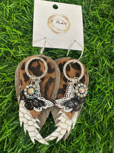 Load image into Gallery viewer, The 3 Pea Earrings
