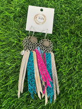 Load image into Gallery viewer, The 3 Pea Earrings
